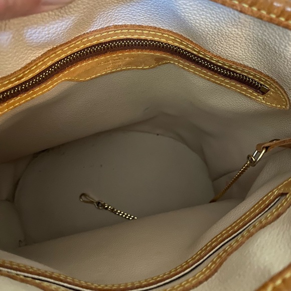 Louis Vuitton bag - Picture 6 of 8